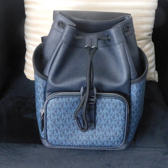 MICHAEL KORS "COOPER" UNISEX SPORTY SLINGPAK BACKPACK - Picture 2 of 3